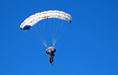 爱游戏-田径赛场焦点！澳大利亚队对阵瑞士队，体能极限考验，赛场硬仗一触即发